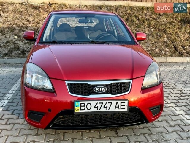 Красный Киа Рио, объемом двигателя 1.4 л и пробегом 173 тыс. км за 5500 $, фото 3 на Automoto.ua