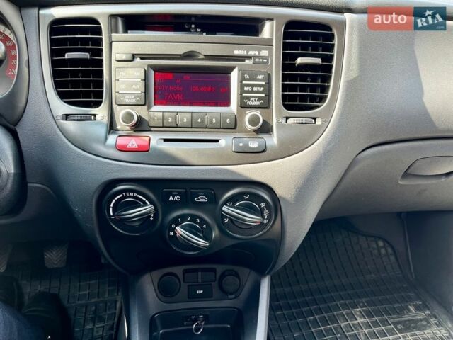 Червоний Кіа Ріо, об'ємом двигуна 1.4 л та пробігом 171 тис. км за 5700 $, фото 23 на Automoto.ua