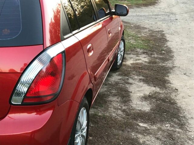 Красный Киа Рио, объемом двигателя 1.4 л и пробегом 95 тыс. км за 8000 $, фото 6 на Automoto.ua