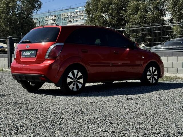 Красный Киа Рио, объемом двигателя 1.4 л и пробегом 211 тыс. км за 6000 $, фото 4 на Automoto.ua