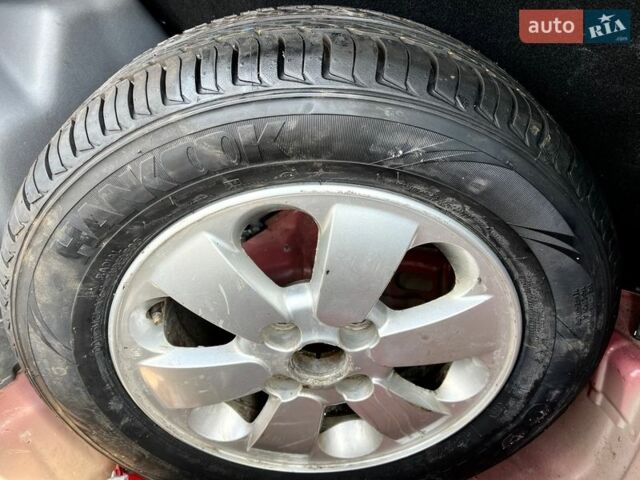 Красный Киа Рио, объемом двигателя 1.4 л и пробегом 173 тыс. км за 5500 $, фото 17 на Automoto.ua