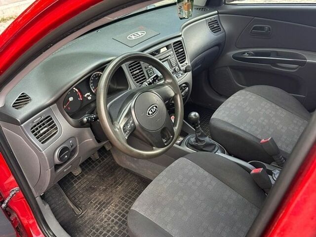 Красный Киа Рио, объемом двигателя 1.4 л и пробегом 267 тыс. км за 3600 $, фото 8 на Automoto.ua
