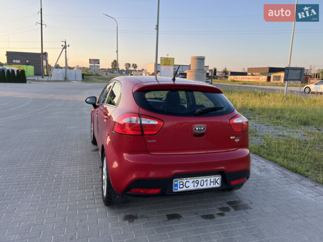 Красный Киа Рио, объемом двигателя 1.1 л и пробегом 203 тыс. км за 6000 $, фото 2 на Automoto.ua