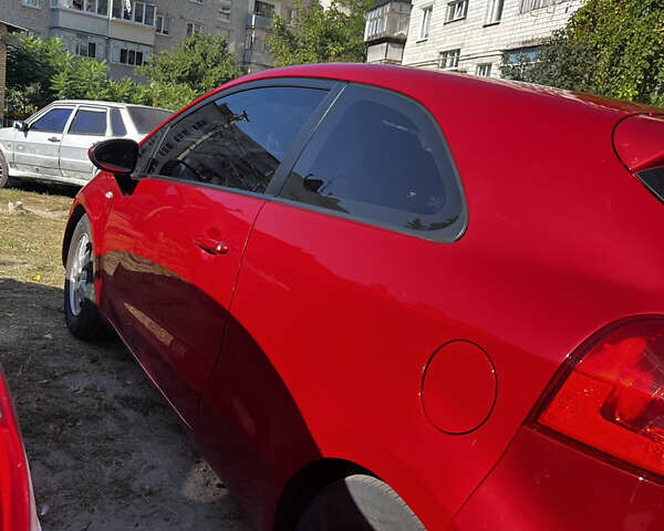 Червоний Кіа Ріо, об'ємом двигуна 1.12 л та пробігом 240 тис. км за 6000 $, фото 2 на Automoto.ua