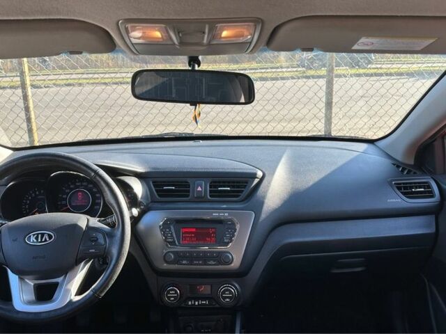 Красный Киа Рио, объемом двигателя 1.6 л и пробегом 103 тыс. км за 7100 $, фото 4 на Automoto.ua