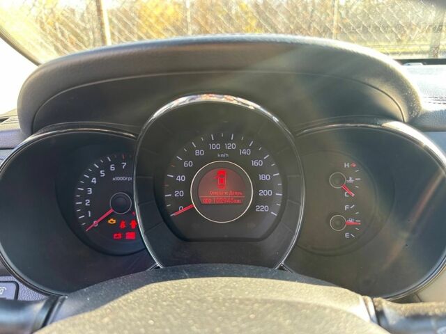 Красный Киа Рио, объемом двигателя 1.6 л и пробегом 103 тыс. км за 7100 $, фото 3 на Automoto.ua