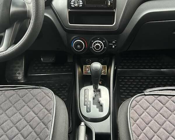 Красный Киа Рио, объемом двигателя 1.4 л и пробегом 181 тыс. км за 6800 $, фото 8 на Automoto.ua