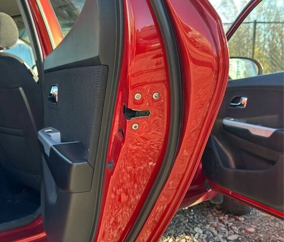 Красный Киа Рио, объемом двигателя 1.6 л и пробегом 103 тыс. км за 7100 $, фото 2 на Automoto.ua