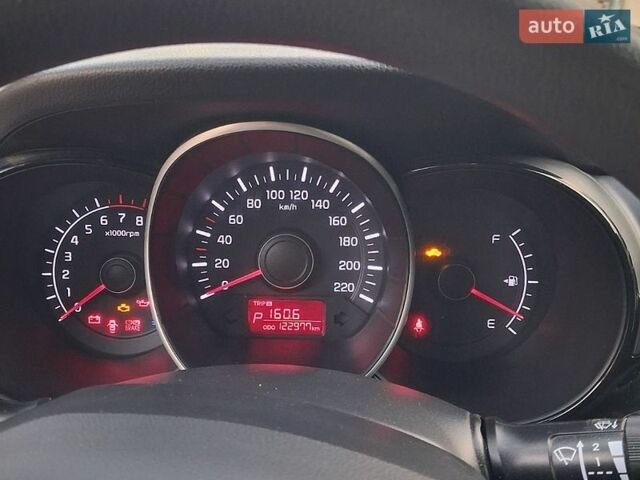 Красный Киа Рио, объемом двигателя 1.4 л и пробегом 123 тыс. км за 8300 $, фото 4 на Automoto.ua