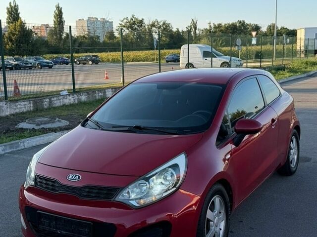 Красный Киа Рио, объемом двигателя 1.12 л и пробегом 260 тыс. км за 6500 $, фото 1 на Automoto.ua