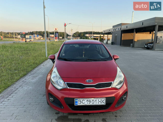 Красный Киа Рио, объемом двигателя 1.1 л и пробегом 203 тыс. км за 6000 $, фото 1 на Automoto.ua