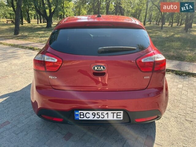 Червоний Кіа Ріо, об'ємом двигуна 1.6 л та пробігом 137 тис. км за 7800 $, фото 5 на Automoto.ua