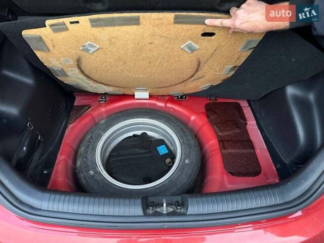 Красный Киа Рио, объемом двигателя 1.59 л и пробегом 103 тыс. км за 7129 $, фото 3 на Automoto.ua