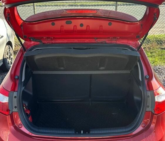 Красный Киа Рио, объемом двигателя 1.6 л и пробегом 103 тыс. км за 7100 $, фото 5 на Automoto.ua