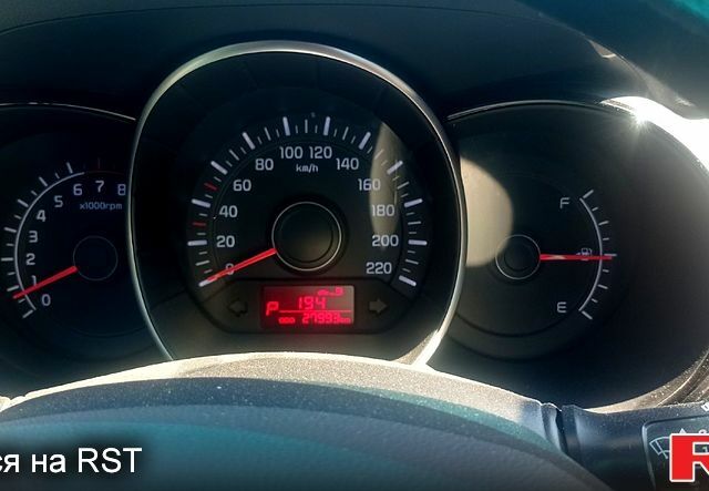 Красный Киа Рио, объемом двигателя 1.6 л и пробегом 28 тыс. км за 8200 $, фото 7 на Automoto.ua