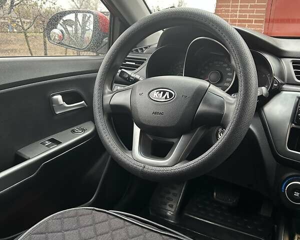 Красный Киа Рио, объемом двигателя 1.4 л и пробегом 181 тыс. км за 6800 $, фото 9 на Automoto.ua