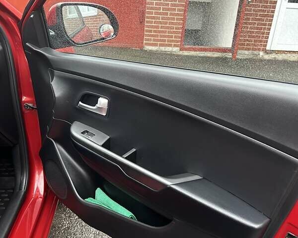 Красный Киа Рио, объемом двигателя 1.4 л и пробегом 181 тыс. км за 6800 $, фото 7 на Automoto.ua