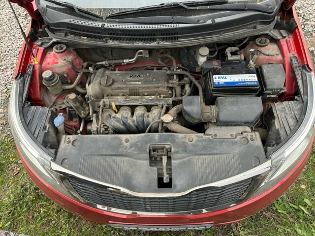 Красный Киа Рио, объемом двигателя 1.6 л и пробегом 103 тыс. км за 7100 $, фото 7 на Automoto.ua