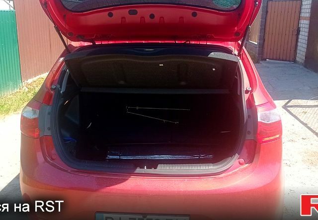 Красный Киа Рио, объемом двигателя 1.6 л и пробегом 28 тыс. км за 8200 $, фото 4 на Automoto.ua