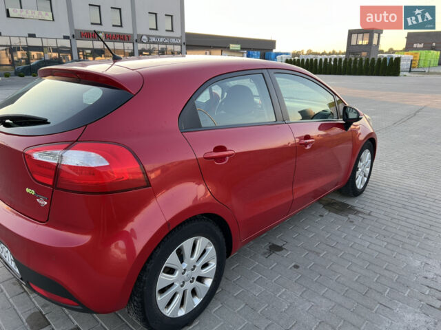 Червоний Кіа Ріо, об'ємом двигуна 1.1 л та пробігом 203 тис. км за 6000 $, фото 3 на Automoto.ua