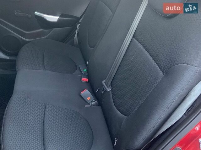 Красный Киа Рио, объемом двигателя 1.4 л и пробегом 123 тыс. км за 8300 $, фото 10 на Automoto.ua