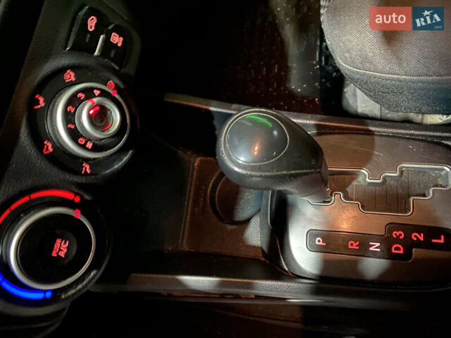 Червоний Кіа Ріо, об'ємом двигуна 1.4 л та пробігом 163 тис. км за 5600 $, фото 15 на Automoto.ua