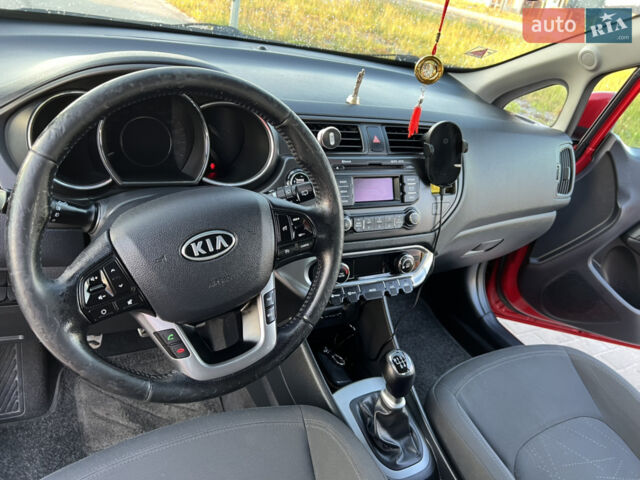 Красный Киа Рио, объемом двигателя 1.1 л и пробегом 203 тыс. км за 6000 $, фото 11 на Automoto.ua
