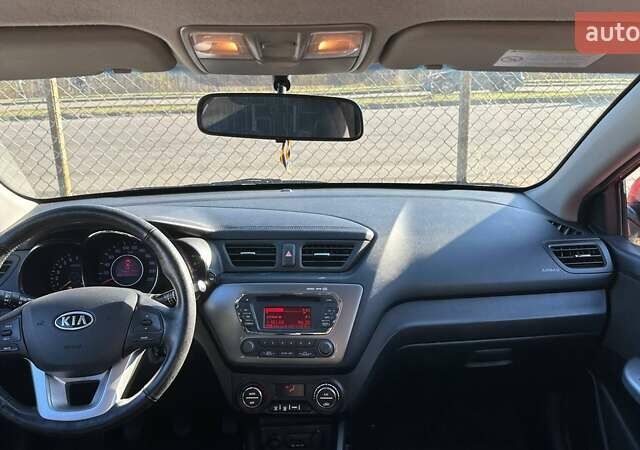 Красный Киа Рио, объемом двигателя 1.59 л и пробегом 103 тыс. км за 7129 $, фото 2 на Automoto.ua