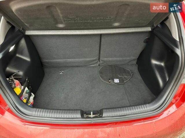 Червоний Кіа Ріо, об'ємом двигуна 1.59 л та пробігом 137 тис. км за 7500 $, фото 34 на Automoto.ua