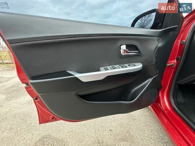 Червоний Кіа Ріо, об'ємом двигуна 1.59 л та пробігом 137 тис. км за 7500 $, фото 26 на Automoto.ua