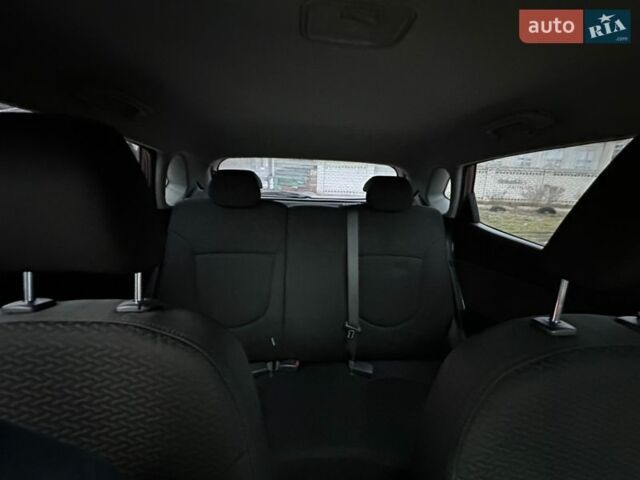 Червоний Кіа Ріо, об'ємом двигуна 1.59 л та пробігом 137 тис. км за 7500 $, фото 33 на Automoto.ua