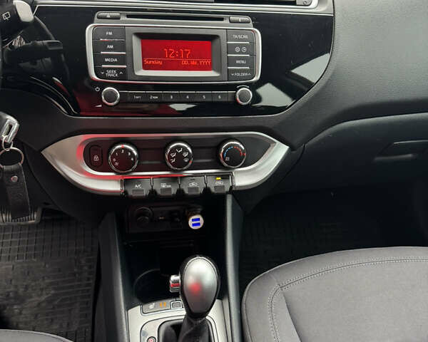 Красный Киа Рио, объемом двигателя 1.4 л и пробегом 100 тыс. км за 7700 $, фото 11 на Automoto.ua