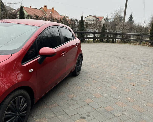 Красный Киа Рио, объемом двигателя 1.4 л и пробегом 100 тыс. км за 7700 $, фото 2 на Automoto.ua