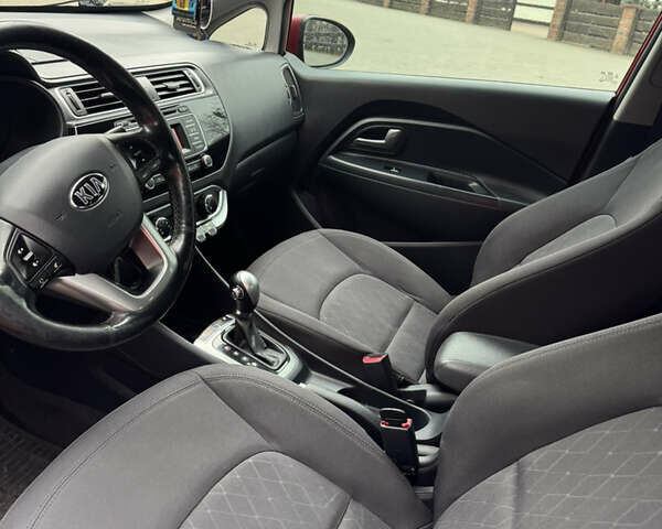 Красный Киа Рио, объемом двигателя 1.4 л и пробегом 100 тыс. км за 7700 $, фото 9 на Automoto.ua