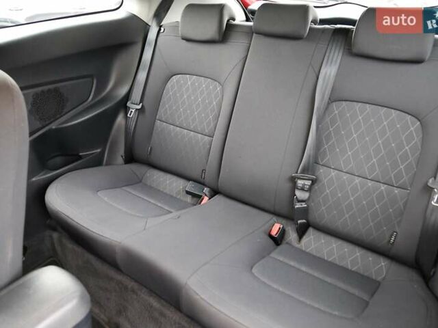 Красный Киа Рио, объемом двигателя 1.4 л и пробегом 77 тыс. км за 12000 $, фото 7 на Automoto.ua