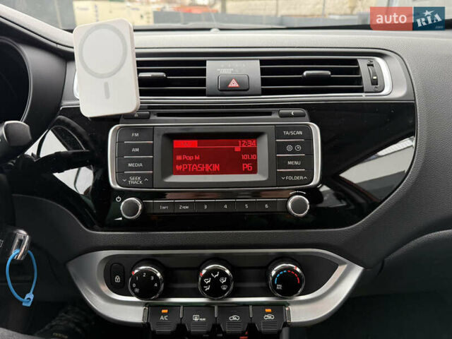 Червоний Кіа Ріо, об'ємом двигуна 1.4 л та пробігом 77 тис. км за 9900 $, фото 9 на Automoto.ua