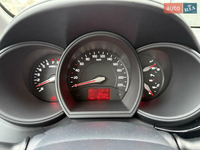 Червоний Кіа Ріо, об'ємом двигуна 1.4 л та пробігом 77 тис. км за 9900 $, фото 11 на Automoto.ua