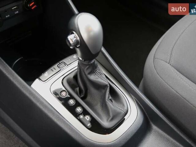 Красный Киа Рио, объемом двигателя 1.4 л и пробегом 77 тыс. км за 12000 $, фото 15 на Automoto.ua