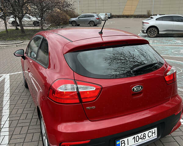 Красный Киа Рио, объемом двигателя 1.4 л и пробегом 77 тыс. км за 12200 $, фото 2 на Automoto.ua