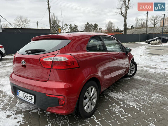 Червоний Кіа Ріо, об'ємом двигуна 1.4 л та пробігом 77 тис. км за 9900 $, фото 3 на Automoto.ua