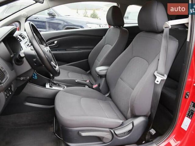 Красный Киа Рио, объемом двигателя 1.4 л и пробегом 77 тыс. км за 12000 $, фото 6 на Automoto.ua