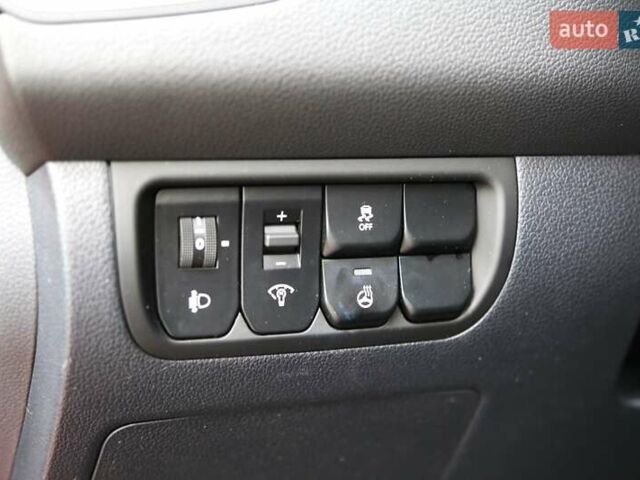 Красный Киа Рио, объемом двигателя 1.4 л и пробегом 77 тыс. км за 12000 $, фото 17 на Automoto.ua