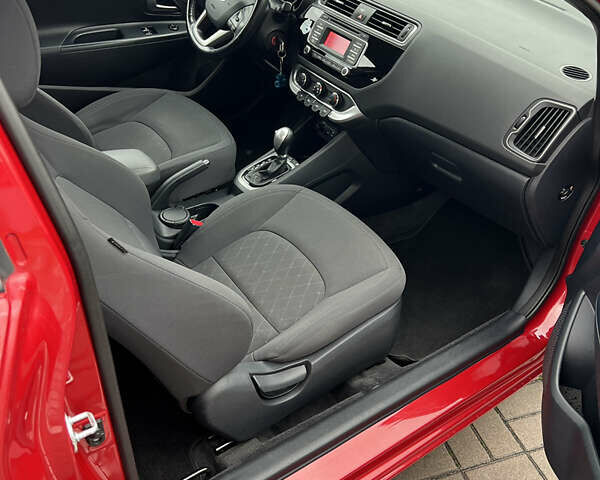 Красный Киа Рио, объемом двигателя 1.4 л и пробегом 77 тыс. км за 12200 $, фото 3 на Automoto.ua