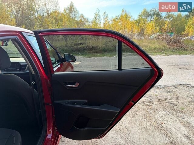 Красный Киа Рио, объемом двигателя 1.37 л и пробегом 100 тыс. км за 14500 $, фото 15 на Automoto.ua