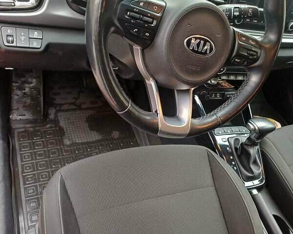 Красный Киа Рио, объемом двигателя 1.6 л и пробегом 46 тыс. км за 15900 $, фото 5 на Automoto.ua