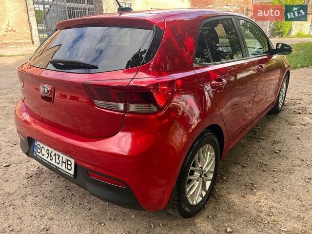 Красный Киа Рио, объемом двигателя 1.37 л и пробегом 83 тыс. км за 13000 $, фото 2 на Automoto.ua