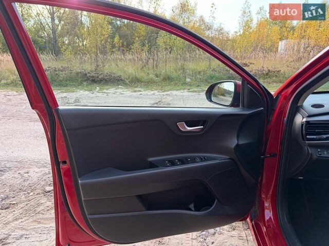 Красный Киа Рио, объемом двигателя 1.37 л и пробегом 100 тыс. км за 14500 $, фото 12 на Automoto.ua