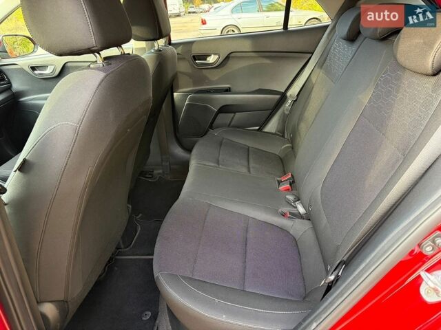 Красный Киа Рио, объемом двигателя 1.37 л и пробегом 100 тыс. км за 14500 $, фото 10 на Automoto.ua