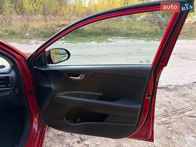 Красный Киа Рио, объемом двигателя 1.37 л и пробегом 100 тыс. км за 14500 $, фото 13 на Automoto.ua