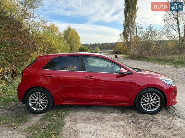 Красный Киа Рио, объемом двигателя 1.37 л и пробегом 100 тыс. км за 14500 $, фото 3 на Automoto.ua